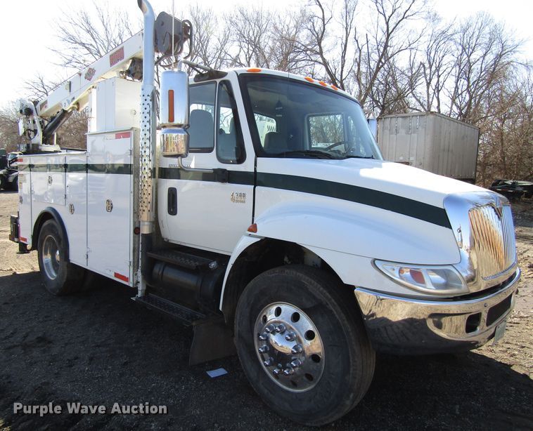 image for item GC9861 2004 International 4300  utility / service truck