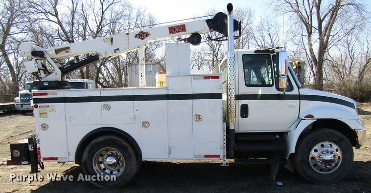 image for item GC9861 2004 International 4300  utility / service truck