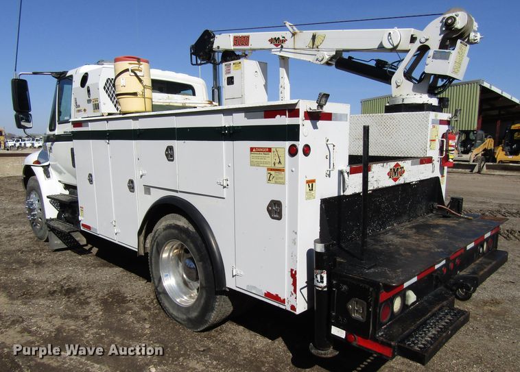 image for item GC9861 2004 International 4300  utility / service truck