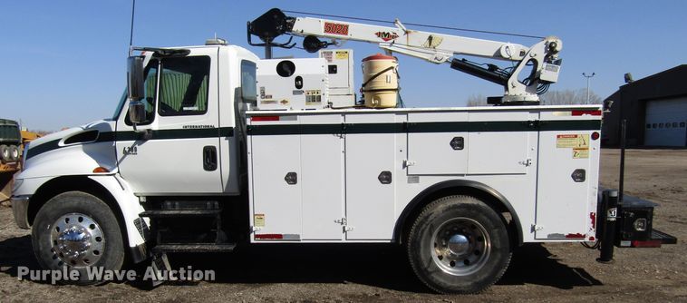 image for item GC9861 2004 International 4300  utility / service truck