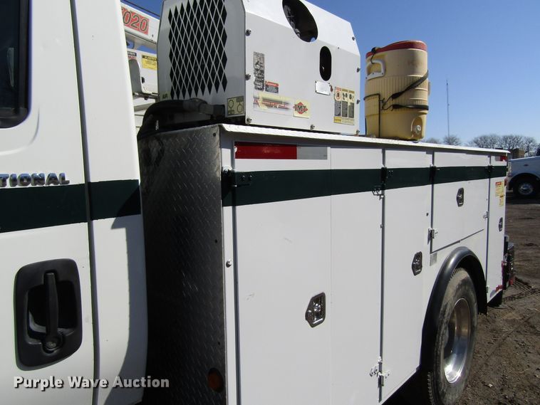 image for item GC9861 2004 International 4300  utility / service truck