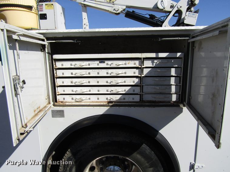 image for item GC9861 2004 International 4300  utility / service truck