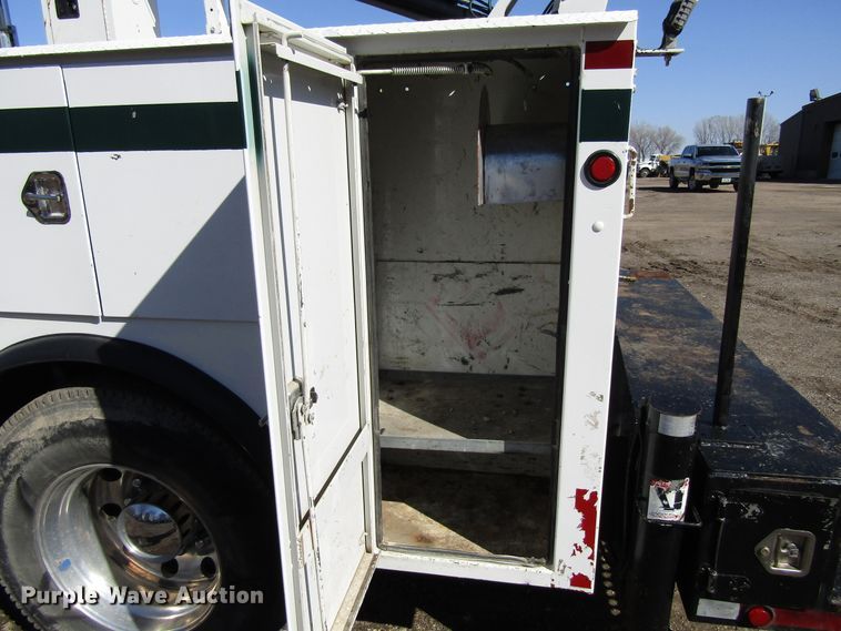 image for item GC9861 2004 International 4300  utility / service truck