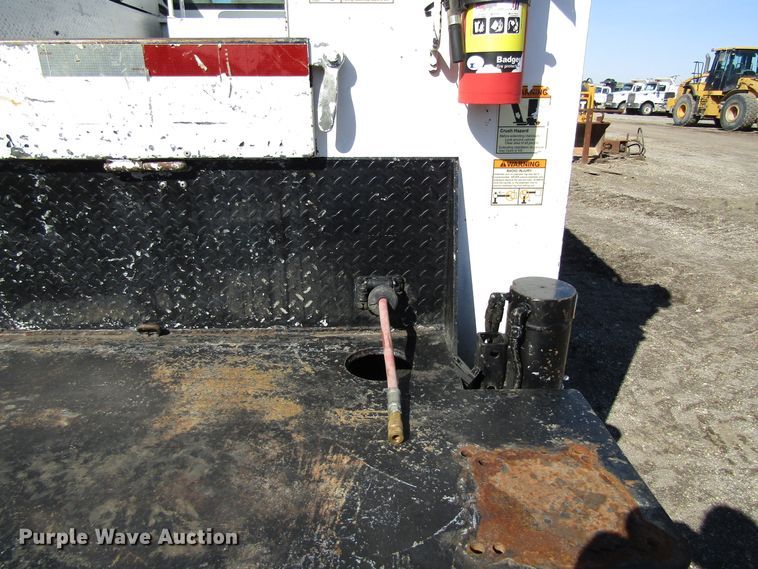 image for item GC9861 2004 International 4300  utility / service truck