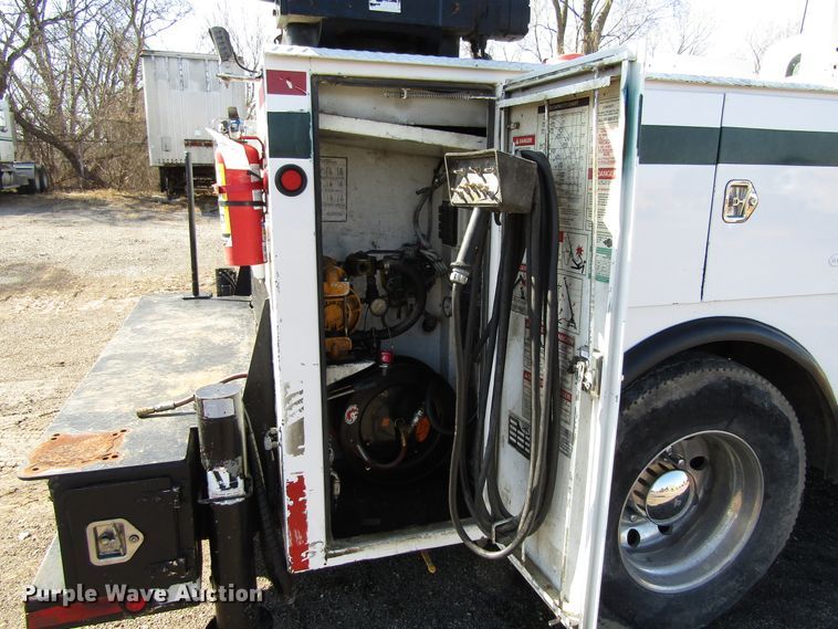 image for item GC9861 2004 International 4300  utility / service truck