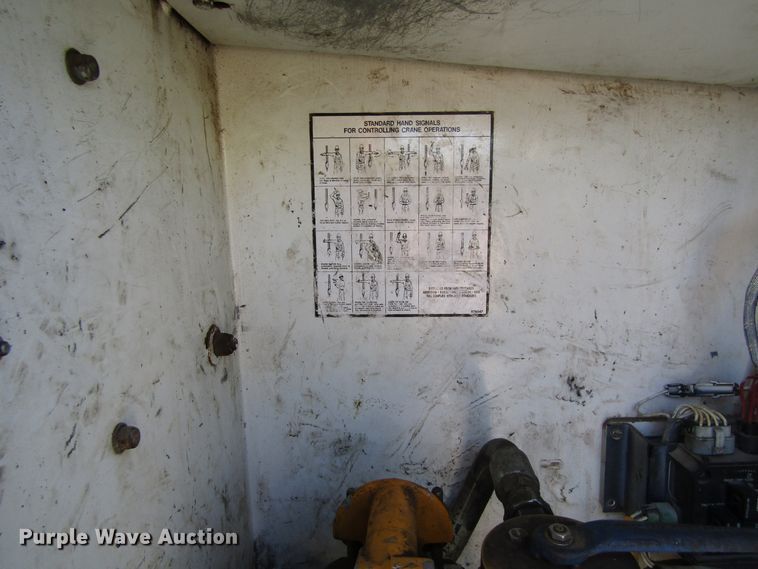 image for item GC9861 2004 International 4300  utility / service truck