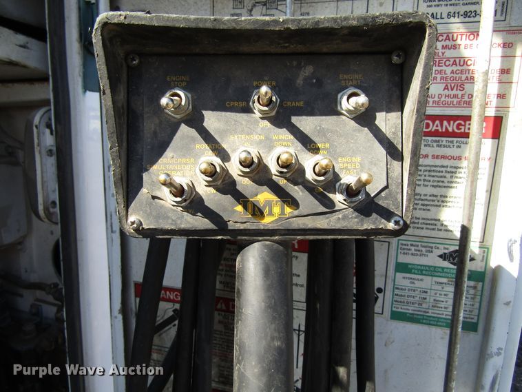 image for item GC9861 2004 International 4300  utility / service truck