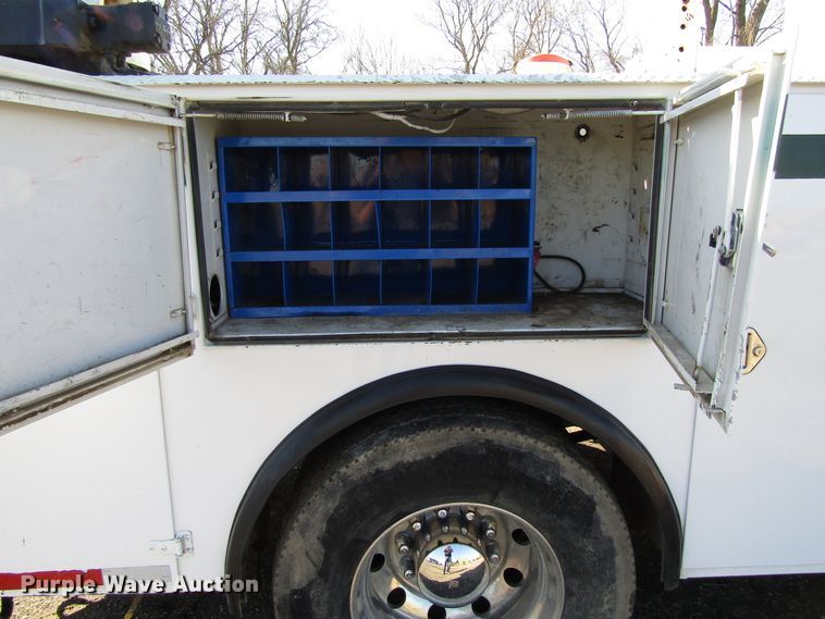 image for item GC9861 2004 International 4300  utility / service truck