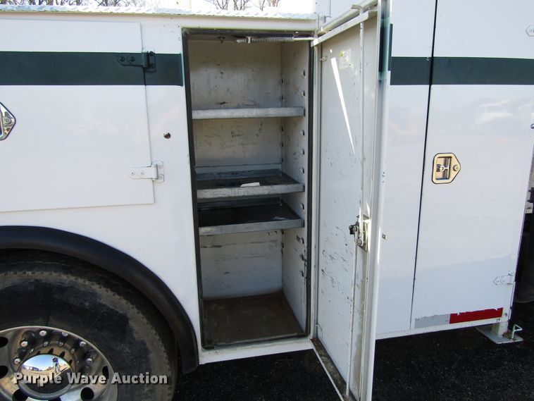 image for item GC9861 2004 International 4300  utility / service truck