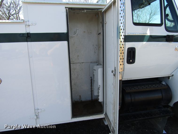 image for item GC9861 2004 International 4300  utility / service truck