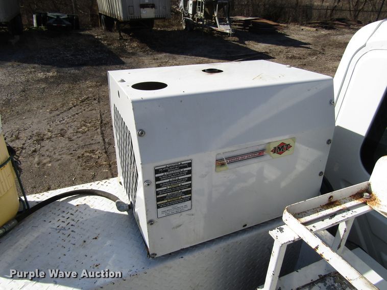 image for item GC9861 2004 International 4300  utility / service truck