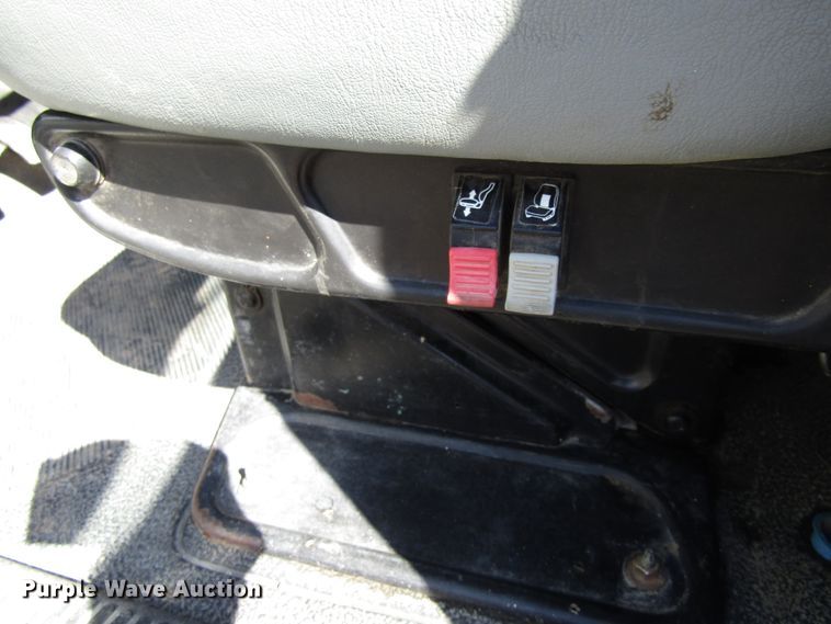 image for item GC9861 2004 International 4300  utility / service truck