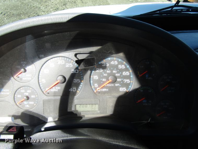 image for item GC9861 2004 International 4300  utility / service truck