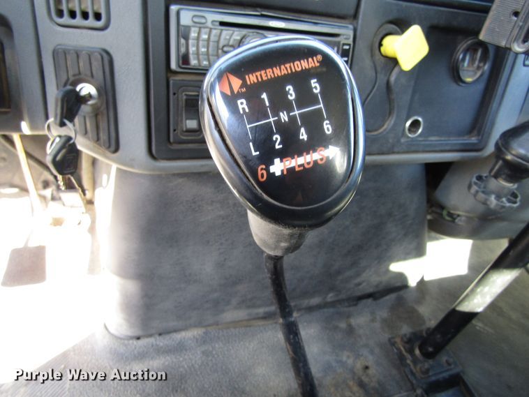 image for item GC9861 2004 International 4300  utility / service truck