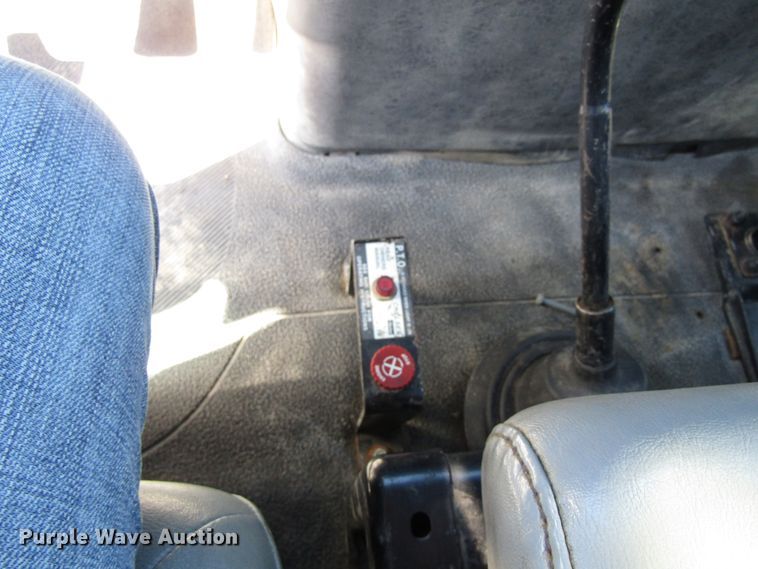 image for item GC9861 2004 International 4300  utility / service truck