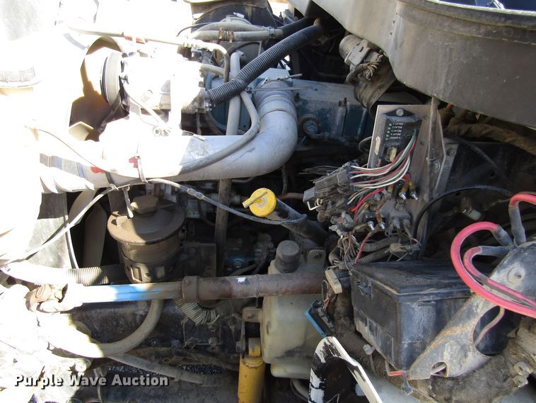 image for item GC9861 2004 International 4300  utility / service truck