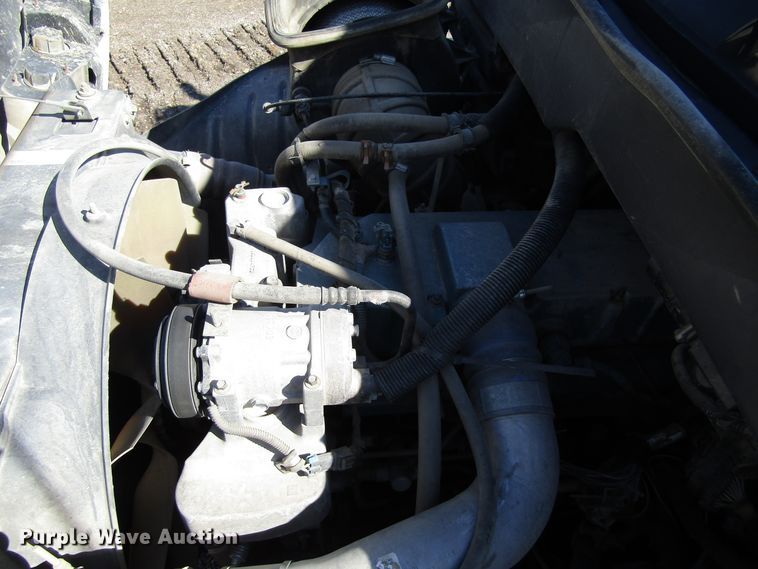 image for item GC9861 2004 International 4300  utility / service truck