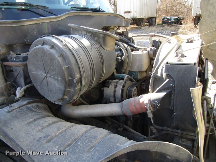 image for item GC9861 2004 International 4300  utility / service truck