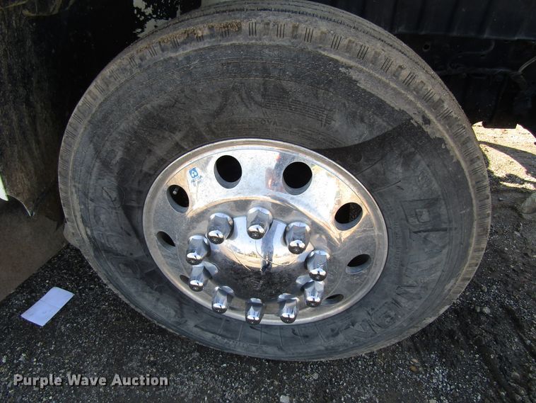 image for item GC9861 2004 International 4300  utility / service truck