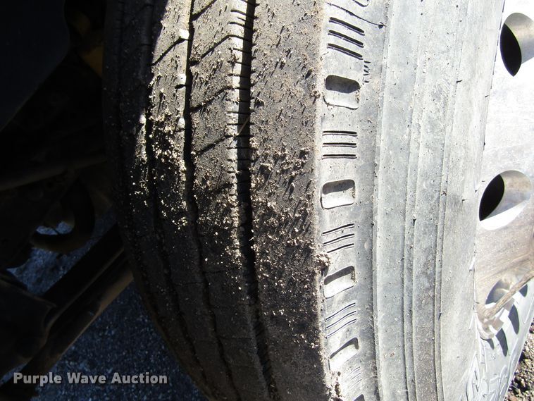 image for item GC9861 2004 International 4300  utility / service truck