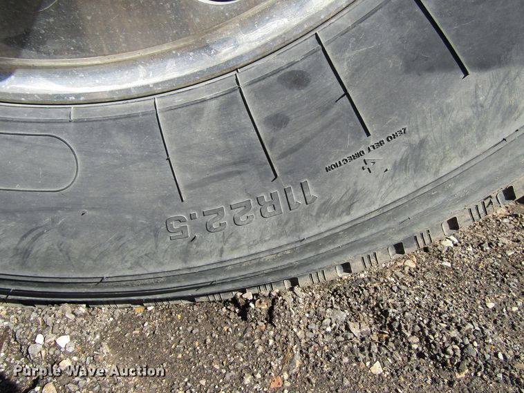 image for item GC9861 2004 International 4300  utility / service truck