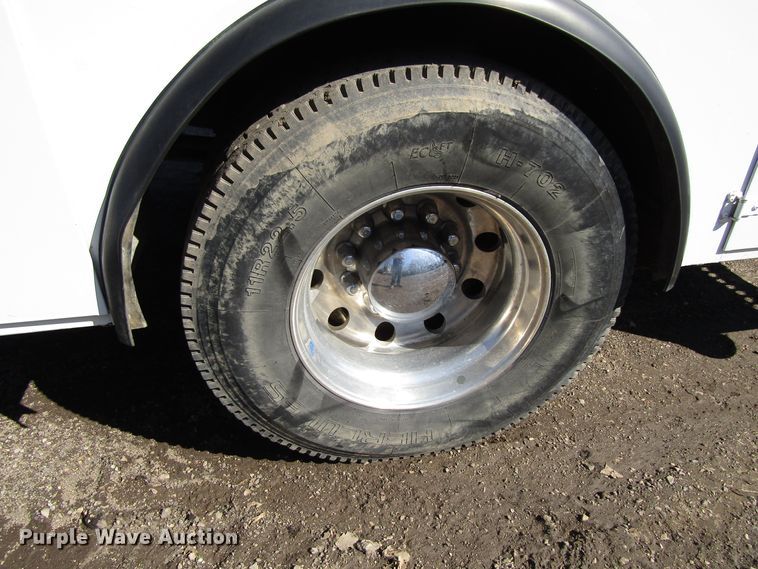 image for item GC9861 2004 International 4300  utility / service truck