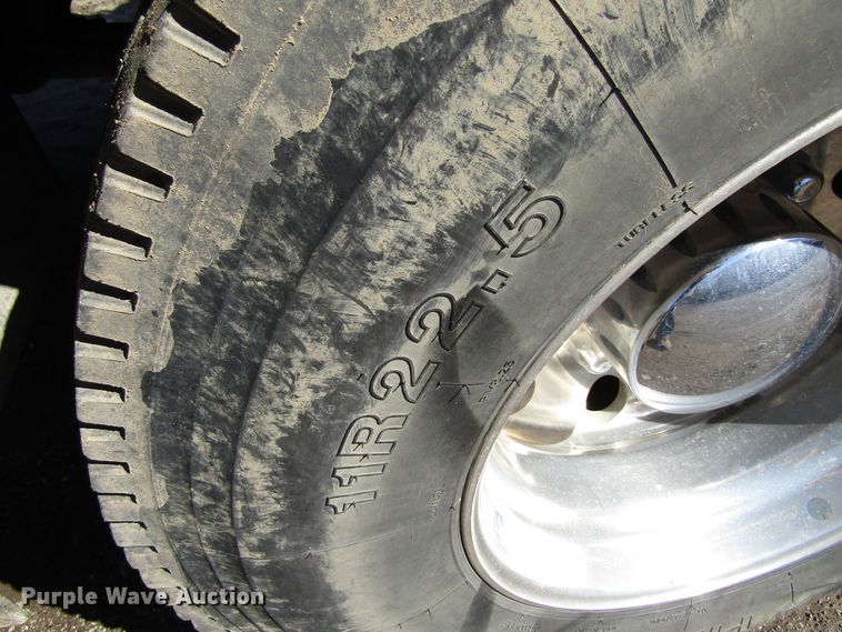 image for item GC9861 2004 International 4300  utility / service truck