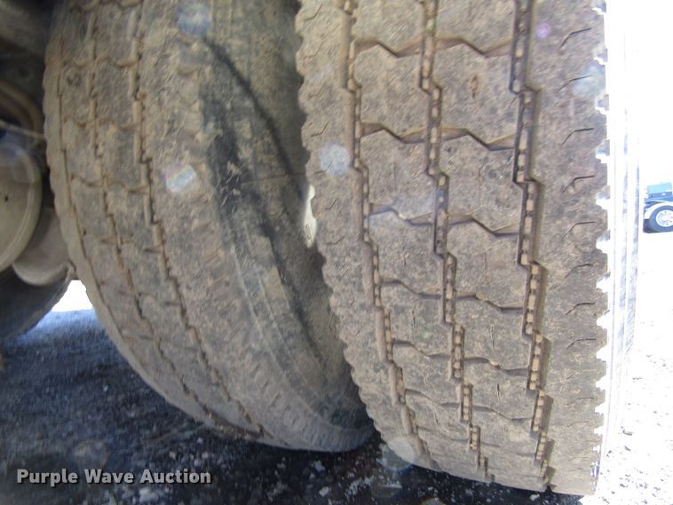 image for item GC9861 2004 International 4300  utility / service truck