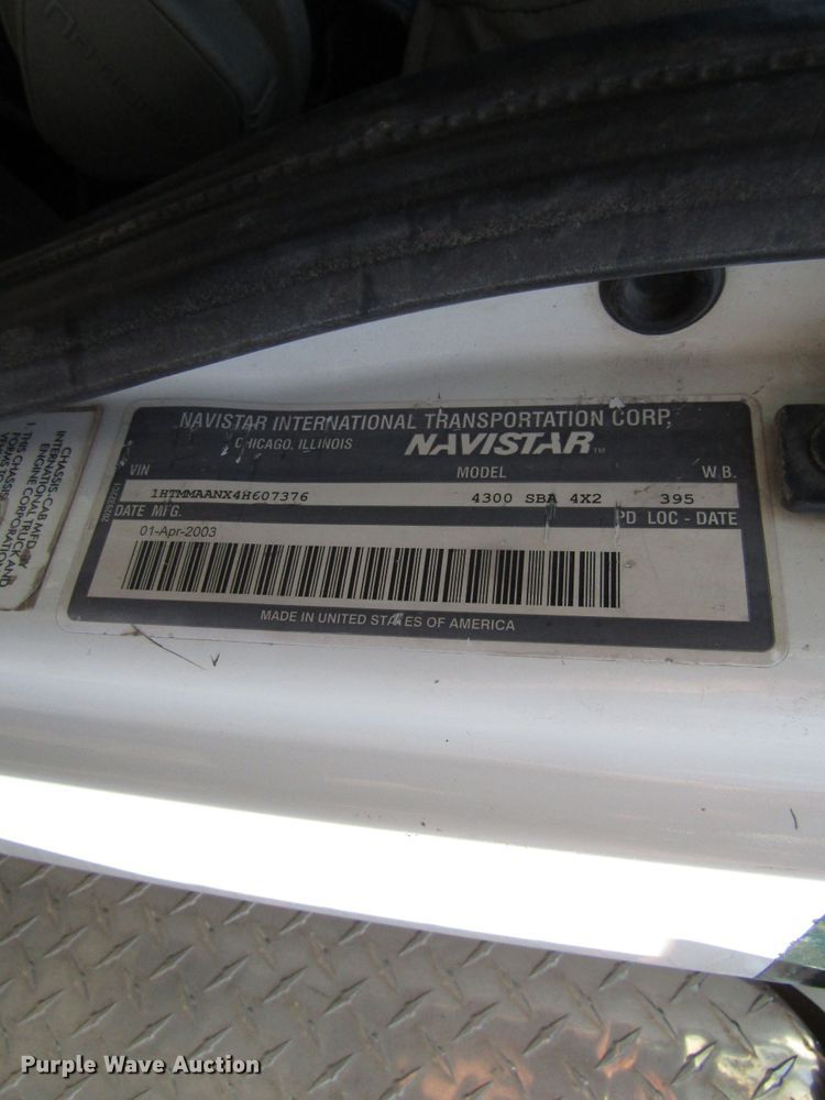 image for item GC9861 2004 International 4300  utility / service truck