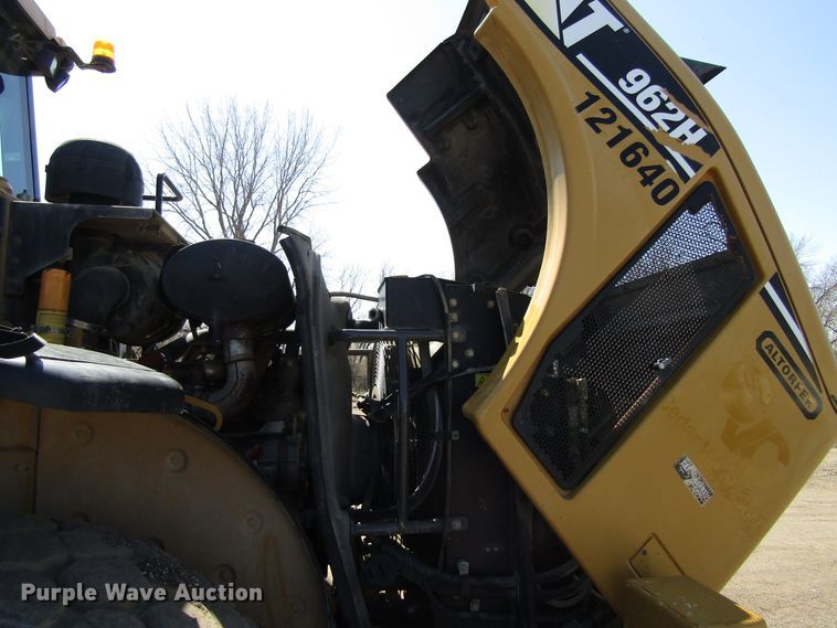 image for item GC9866 2006 Caterpillar 962H  wheel loader