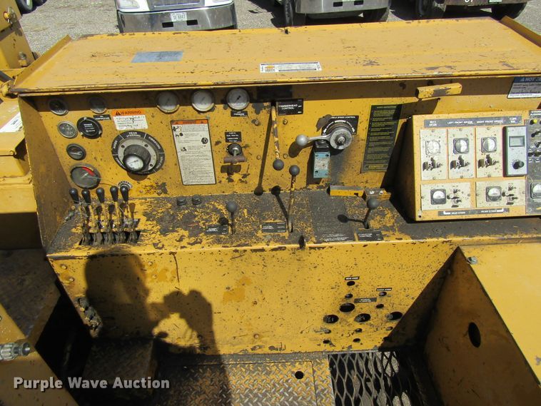 image for item GC9867 1982 Gomaco GT6300  curb machine