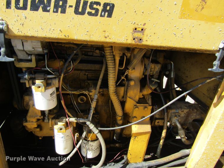 image for item GC9867 1982 Gomaco GT6300  curb machine