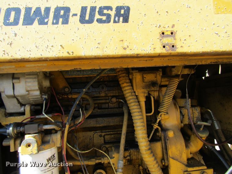 image for item GC9867 1982 Gomaco GT6300  curb machine