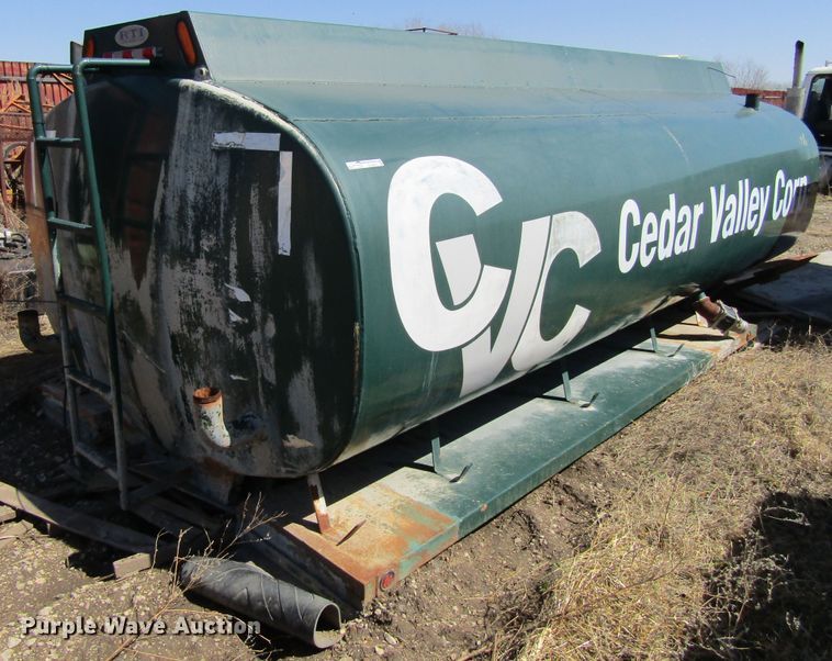 RTI water tank bed in Waterloo, IA Item GC9870 sold Purple Wave