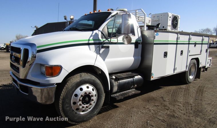 image for item GC9872 2009 Ford F750 Super Duty  utility / service truck