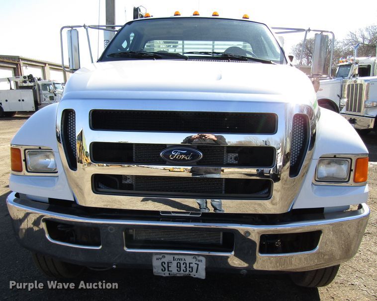 image for item GC9872 2009 Ford F750 Super Duty  utility / service truck