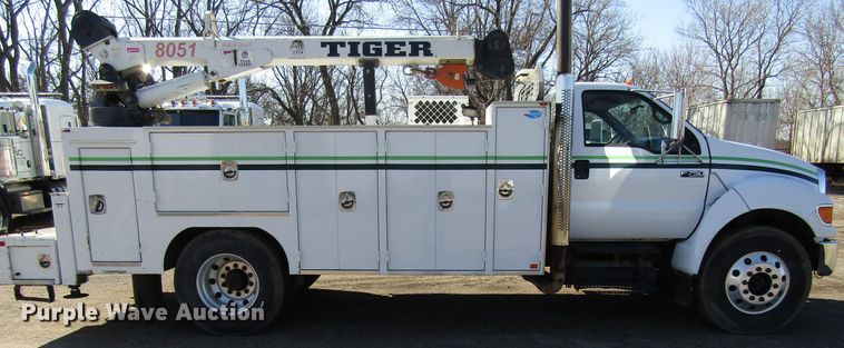 image for item GC9872 2009 Ford F750 Super Duty  utility / service truck