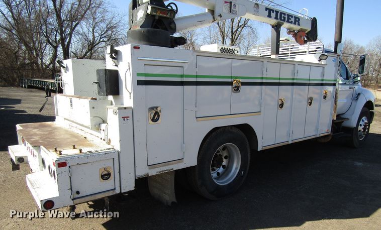 image for item GC9872 2009 Ford F750 Super Duty  utility / service truck