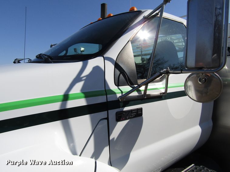 image for item GC9872 2009 Ford F750 Super Duty  utility / service truck