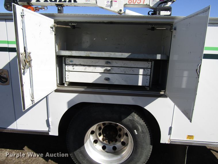 image for item GC9872 2009 Ford F750 Super Duty  utility / service truck