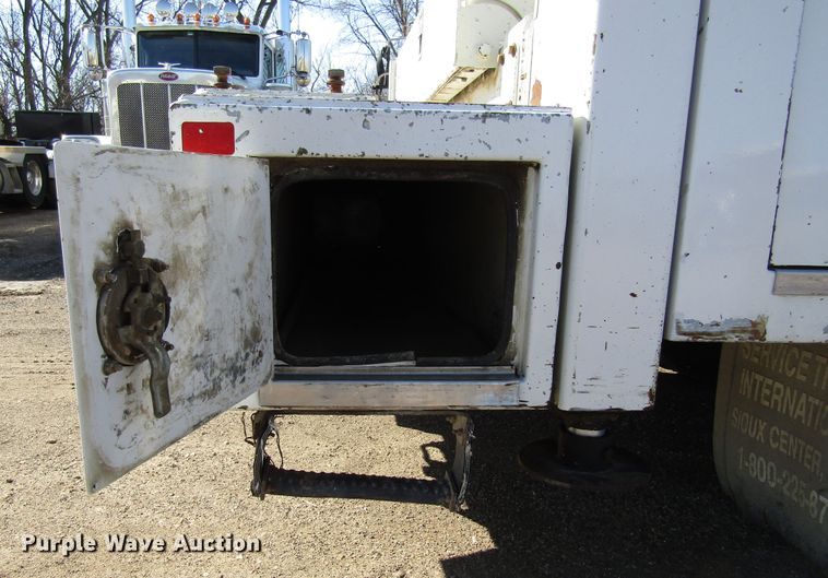 image for item GC9872 2009 Ford F750 Super Duty  utility / service truck