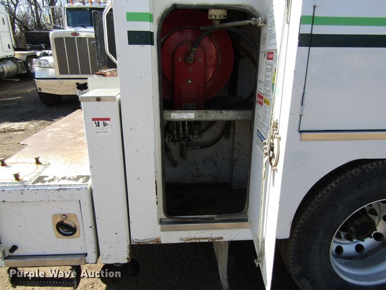 image for item GC9872 2009 Ford F750 Super Duty  utility / service truck