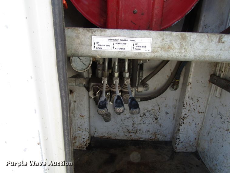 image for item GC9872 2009 Ford F750 Super Duty  utility / service truck