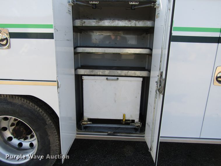 image for item GC9872 2009 Ford F750 Super Duty  utility / service truck