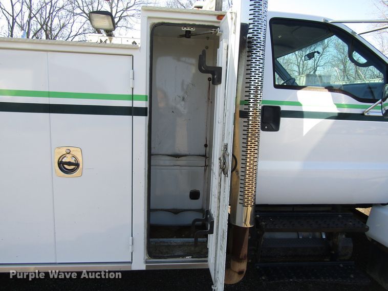 image for item GC9872 2009 Ford F750 Super Duty  utility / service truck