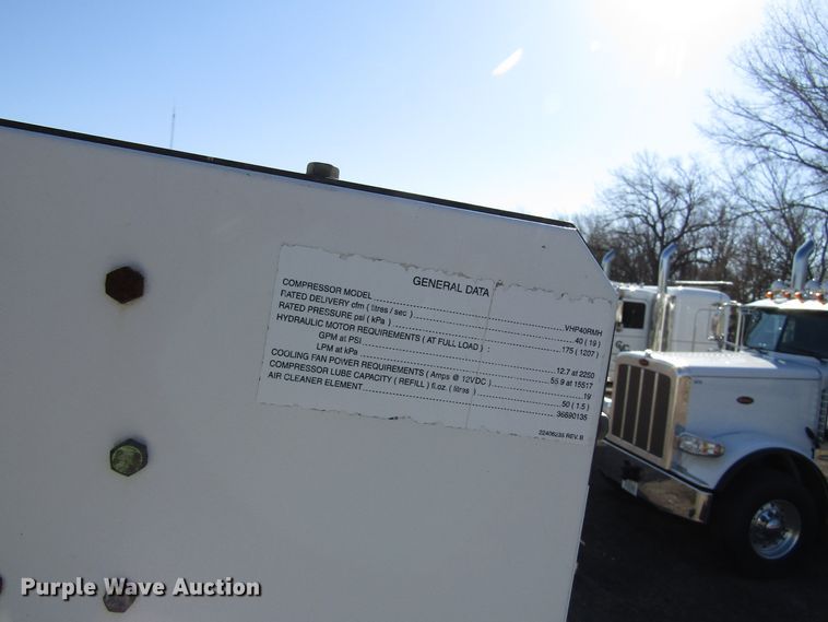 image for item GC9872 2009 Ford F750 Super Duty  utility / service truck