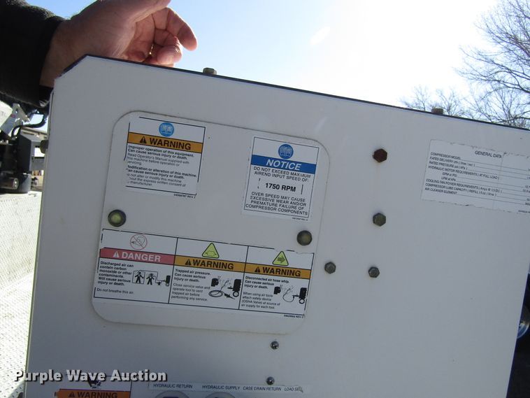 image for item GC9872 2009 Ford F750 Super Duty  utility / service truck