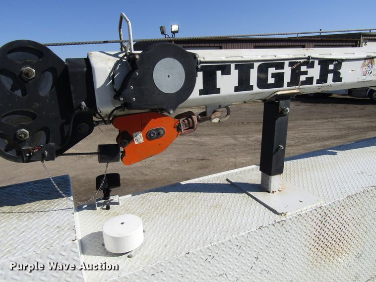 image for item GC9872 2009 Ford F750 Super Duty  utility / service truck