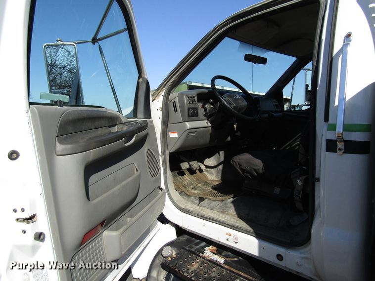 image for item GC9872 2009 Ford F750 Super Duty  utility / service truck