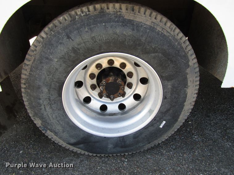 image for item GC9872 2009 Ford F750 Super Duty  utility / service truck